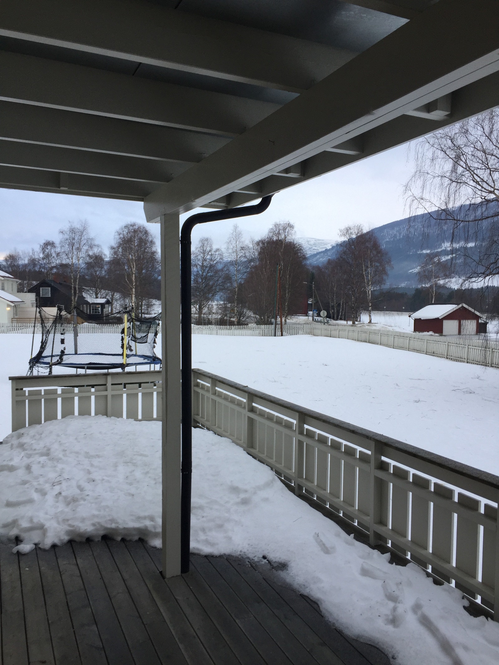 Stor veranda med overbygg. Galleribilde