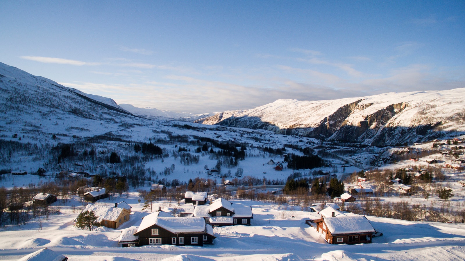 Med utsikt over Vøringsfossen mot vest. Galleribilde