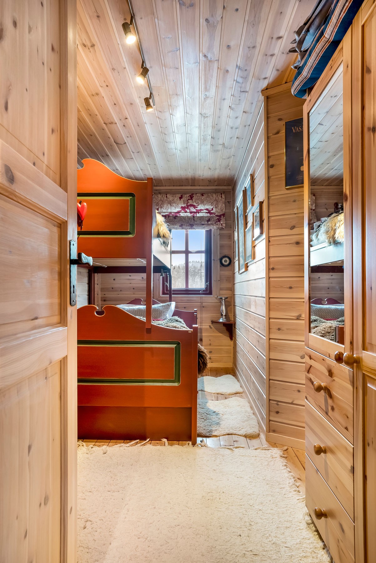 12301887 Galleribilde