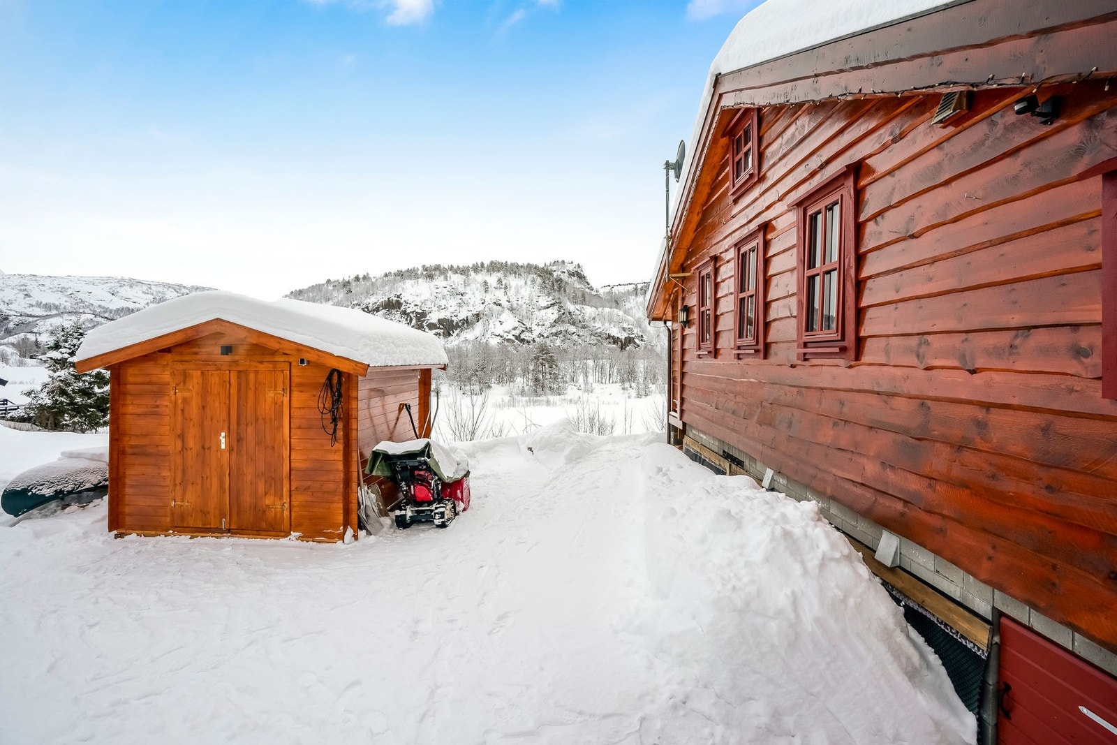 Særdeles god idyll på fjellet. Rett v/skispor og elven. Kjør til døren. Galleribilde