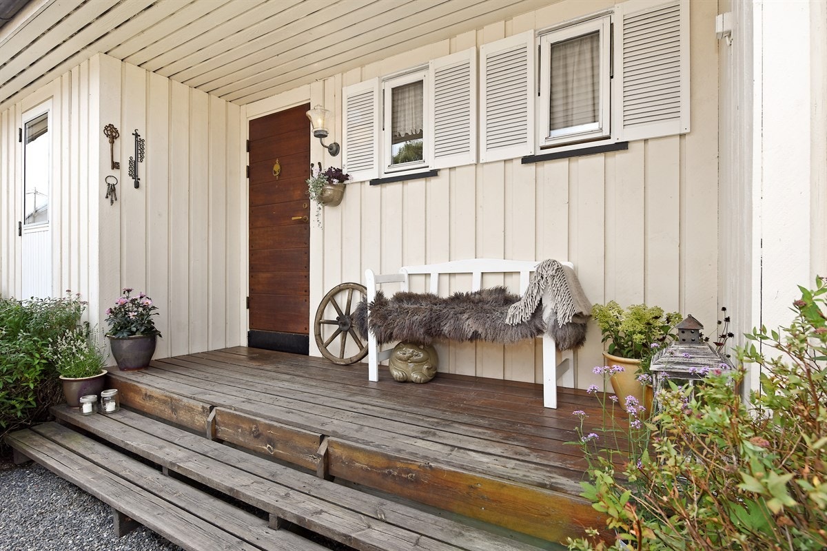 Ta med deg morgenkaffen ut på trappen og start dagen sammen med soloppgangen. Galleribilde