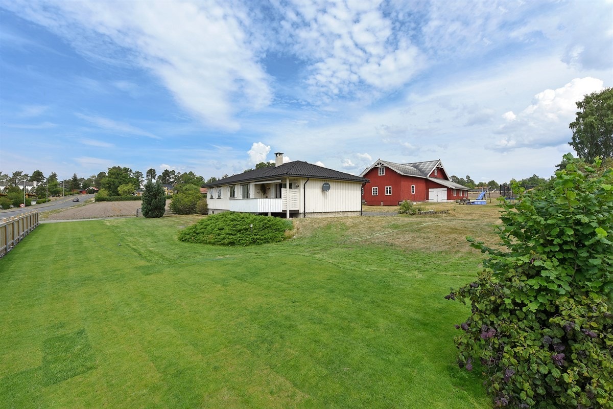 Huset er et Østfoldhus, bygget ferdig i 1980. Galleribilde
