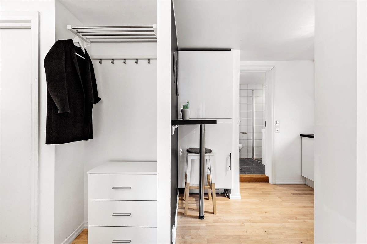 Garderobeløsning med kommode i gang Galleribilde