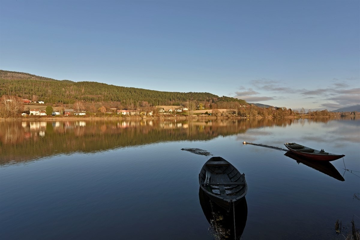 Det går tursti langs elven, mot Hokksund og til Mjøndalen, godt tilrettelagt for barnevogn. Galleribilde