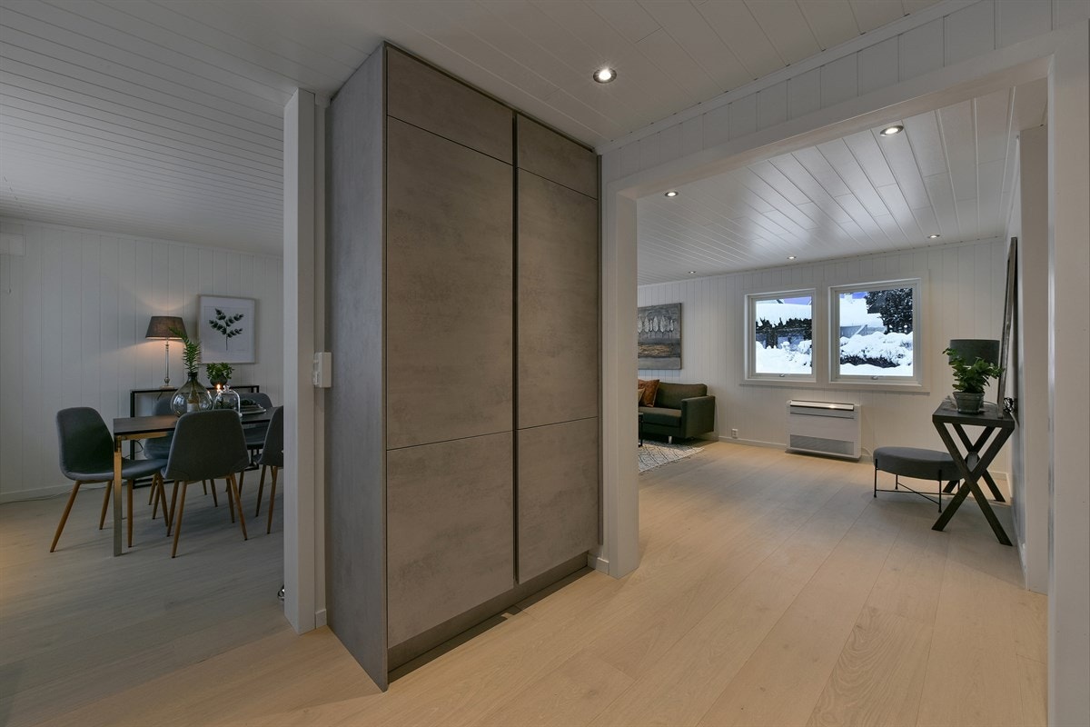 Integrert kjølsekap og fryser. Galleribilde