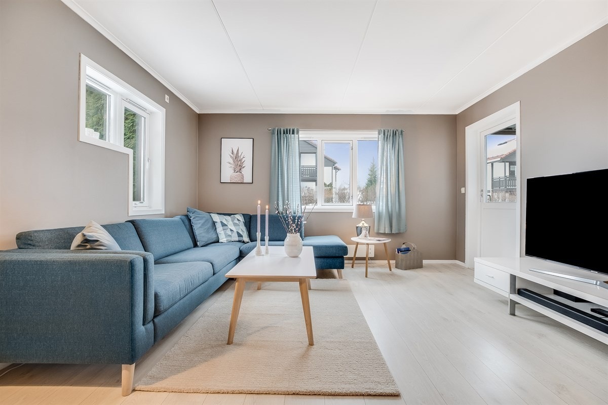 Utgang fra stuen til solrik og koselig terrasse på ca 23 m2 Galleribilde