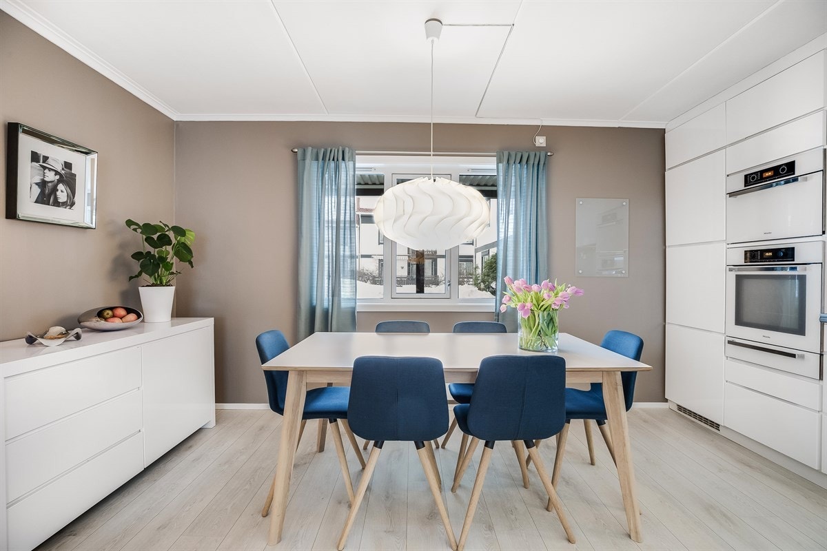 God plass til spisebord Galleribilde