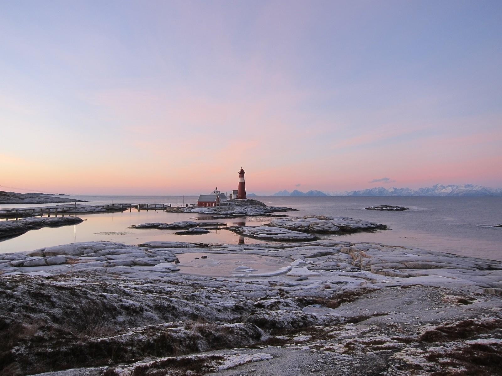 24. desember ble dette blinkskuddet tatt. Her ser man tydelig hvor lyst og vakkert en mørketid kan være midt på dagen Galleribilde