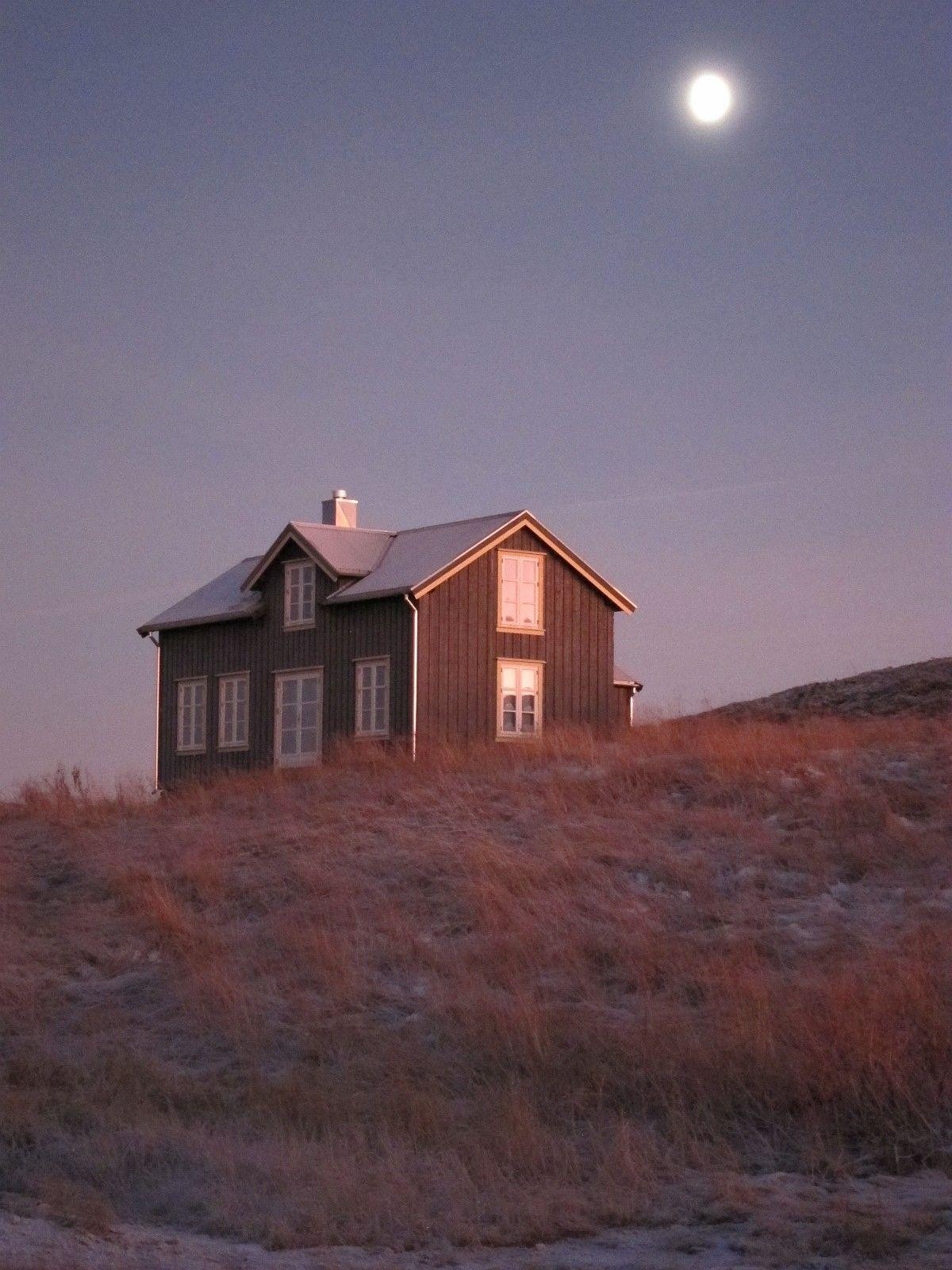 Huset ligger åpent til, er du interessert i himmellegemer kan du fint og uforstyrret følge med Galleribilde