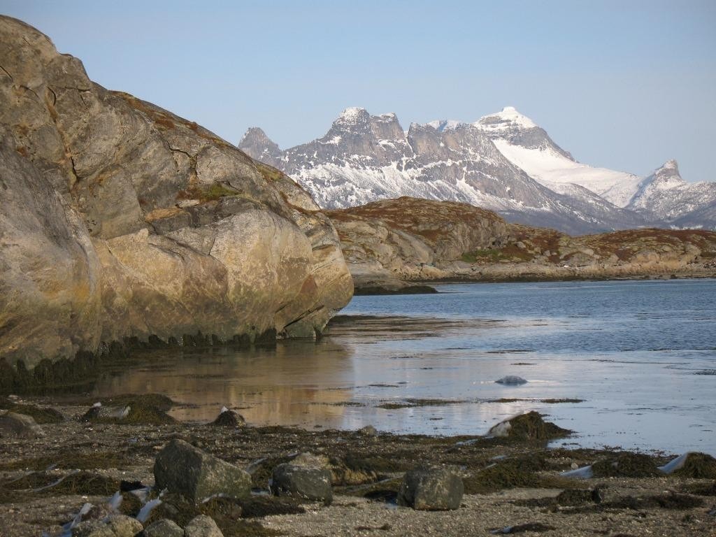 Eiendommen strekker seg ut som en halvøy hvor det fins mange viker og bukter Galleribilde