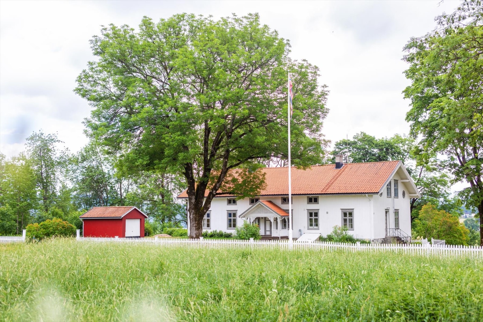 Flott bolig med skjermet og landlig beliggenhet. Galleribilde