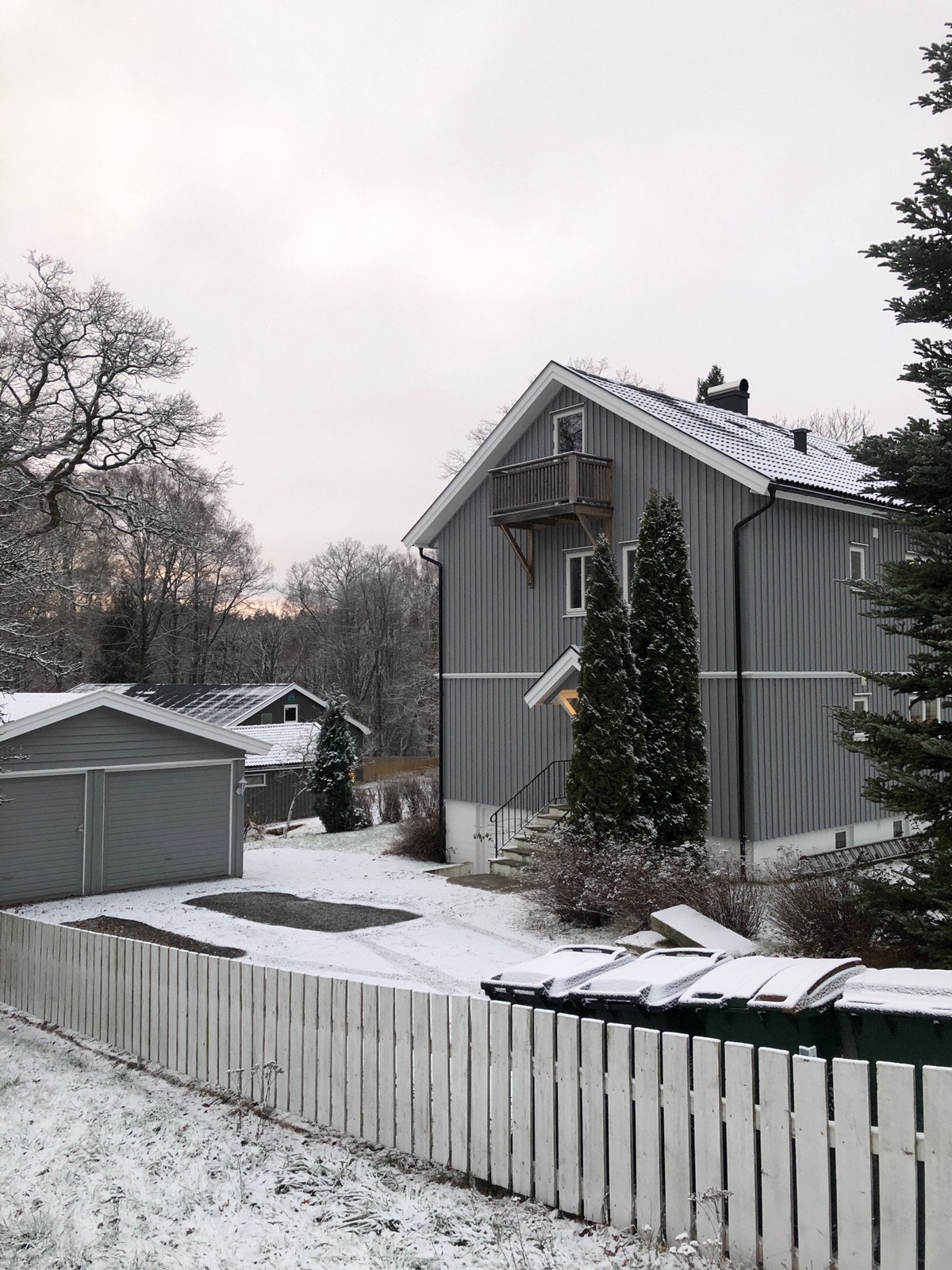 Gårdsplass og inngangsparti Galleribilde