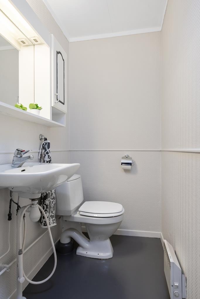 Hovedetasjen har også et separat wc, som gjør hverdagen mer praktisk Galleribilde