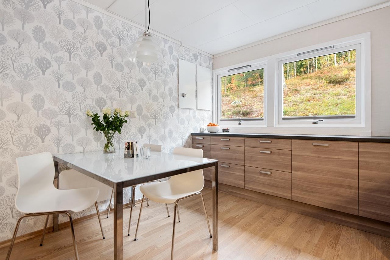 Hvem vil ikke stå å bake eller lage mat mens du ser ut over skogen? Galleribilde