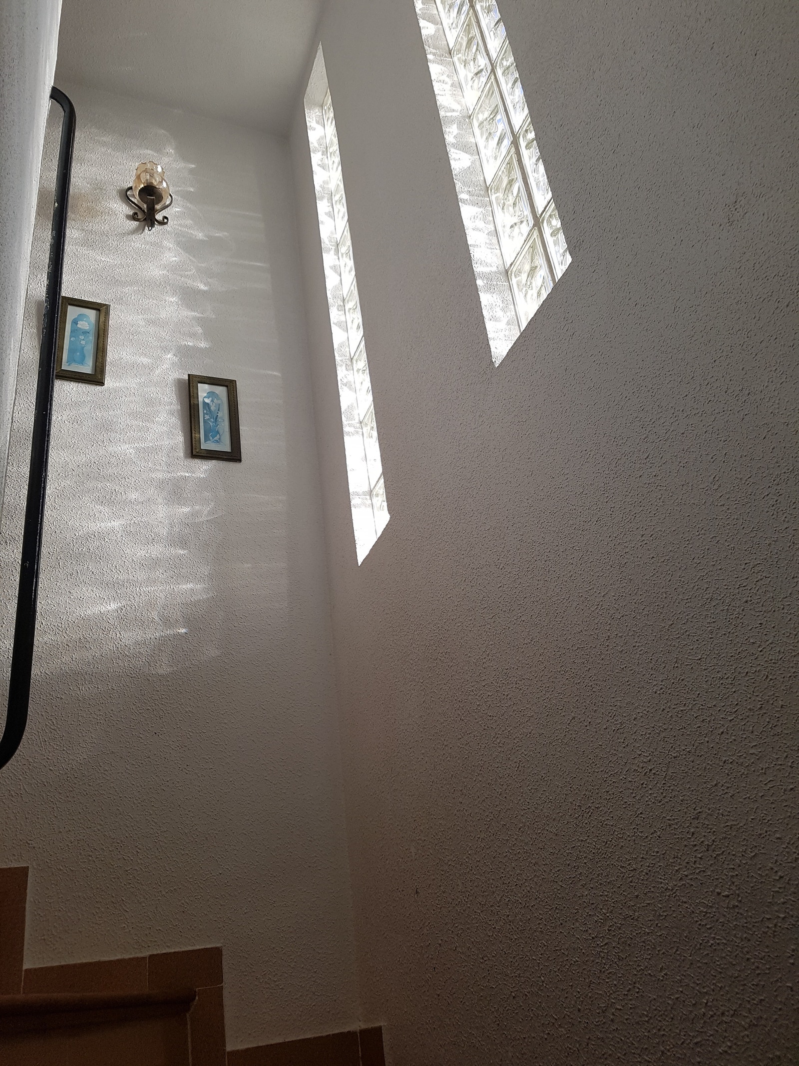 Trappoppgangen fra 1. til 2. etasje Galleribilde