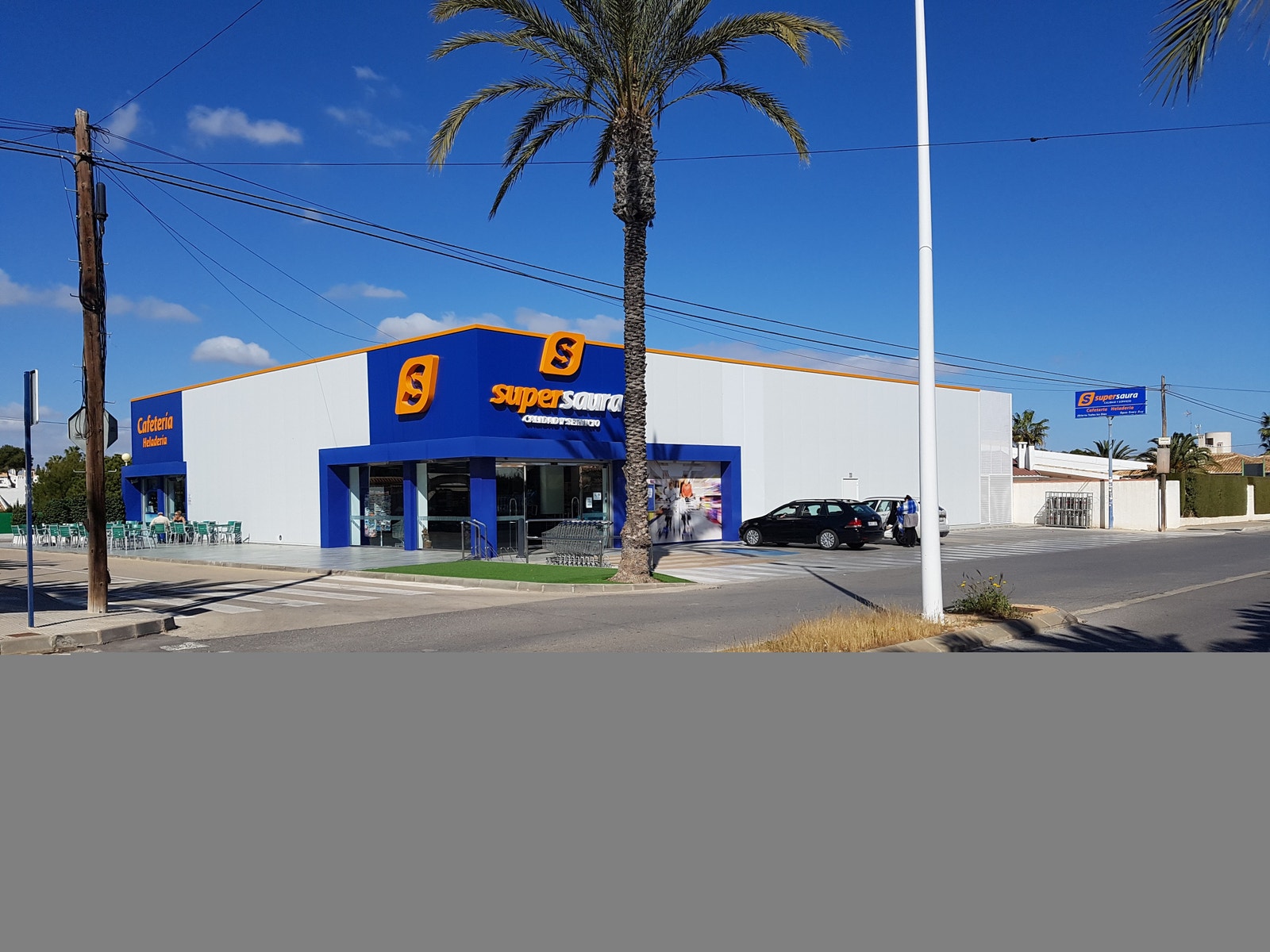 Nærbutikken Super Saura ligger bare noen få minutter unna til fots. Galleribilde