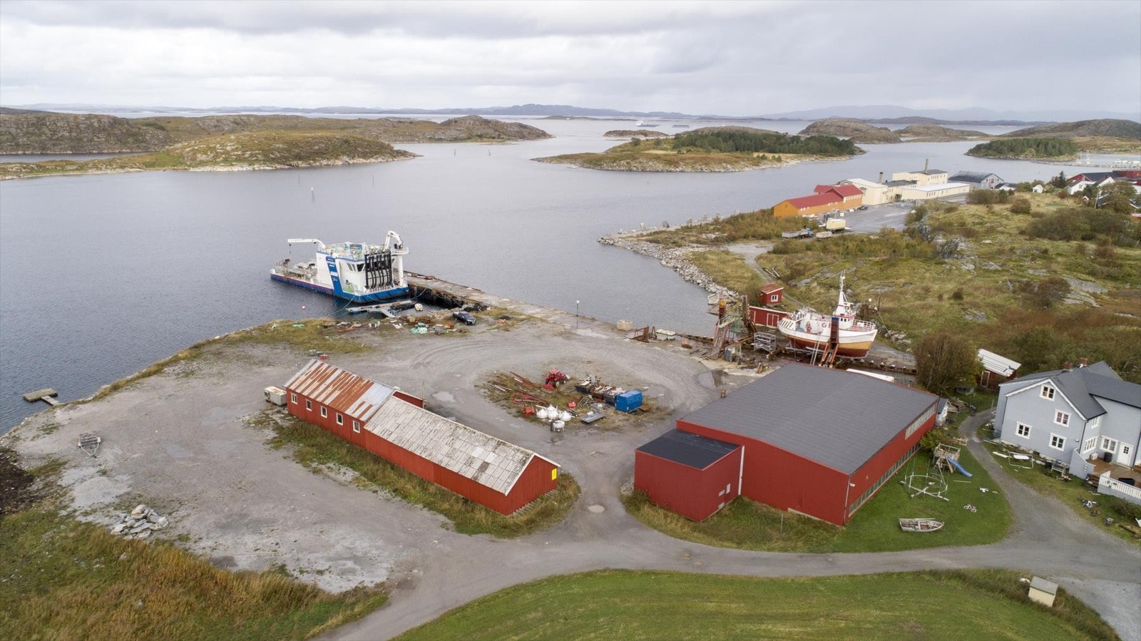 Eiendommen har et romslig tomteområde, på vel 17 mål. Galleribilde