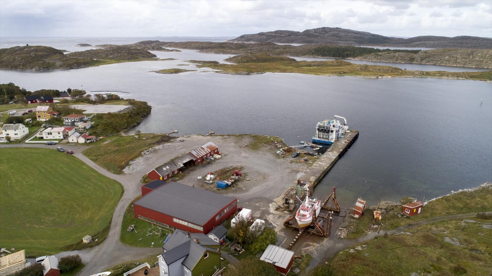 Eiendommen er en industrieiendom/næringseiendom beliggende på Abelvær i Nærøy kommune. Galleribilde