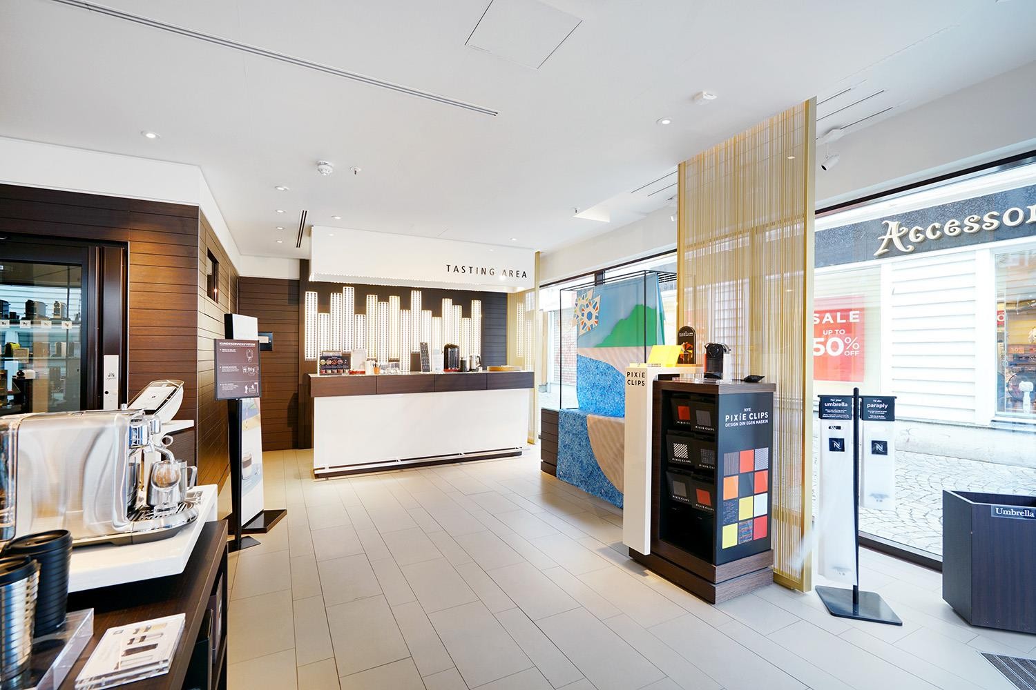 lyse arealer med gode vindusflater i 1. etasje. Galleribilde