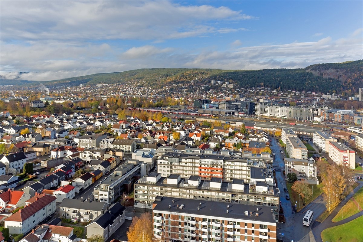 Dagligvarehandelen kan gjøres ved bl.a. Joker Konnerudgata, Meny Union brygge og Kiwi Strømsø. Galleribilde
