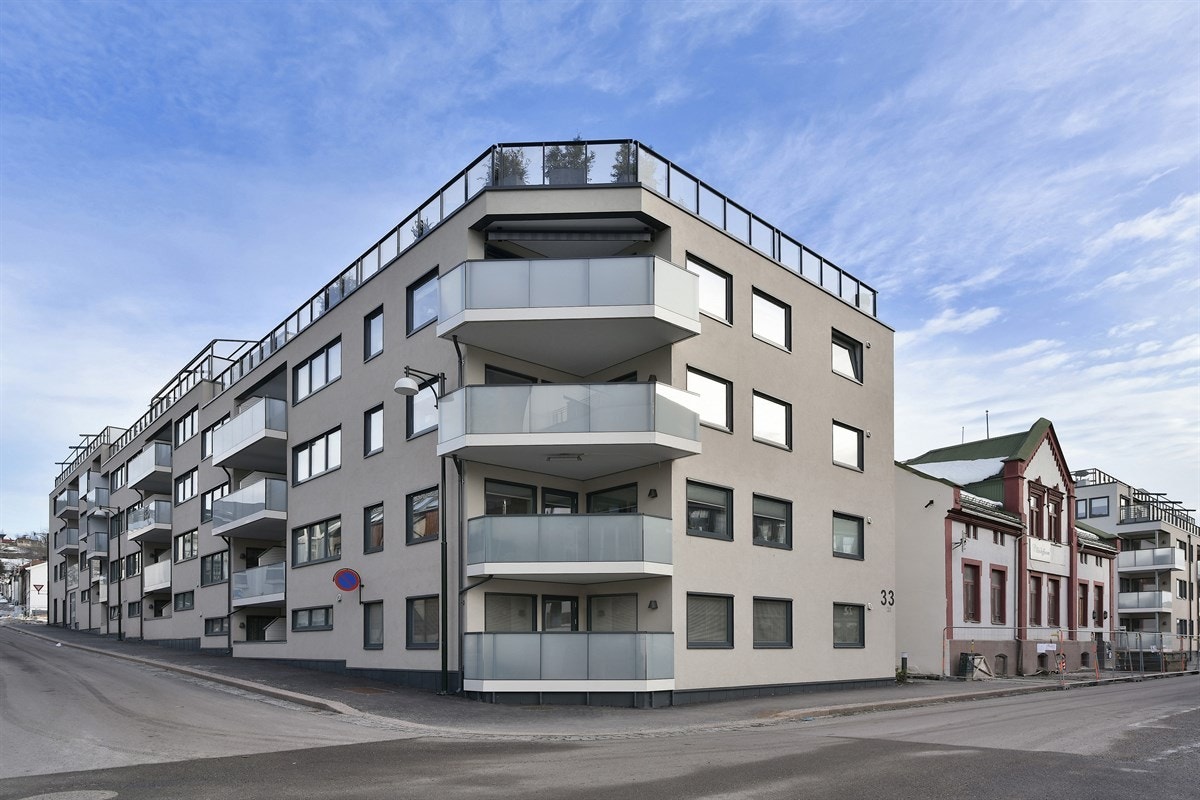 Skjermet bakgård - Felles takterrasse - Garasjeplass - Heis - IN-ordning! Galleribilde