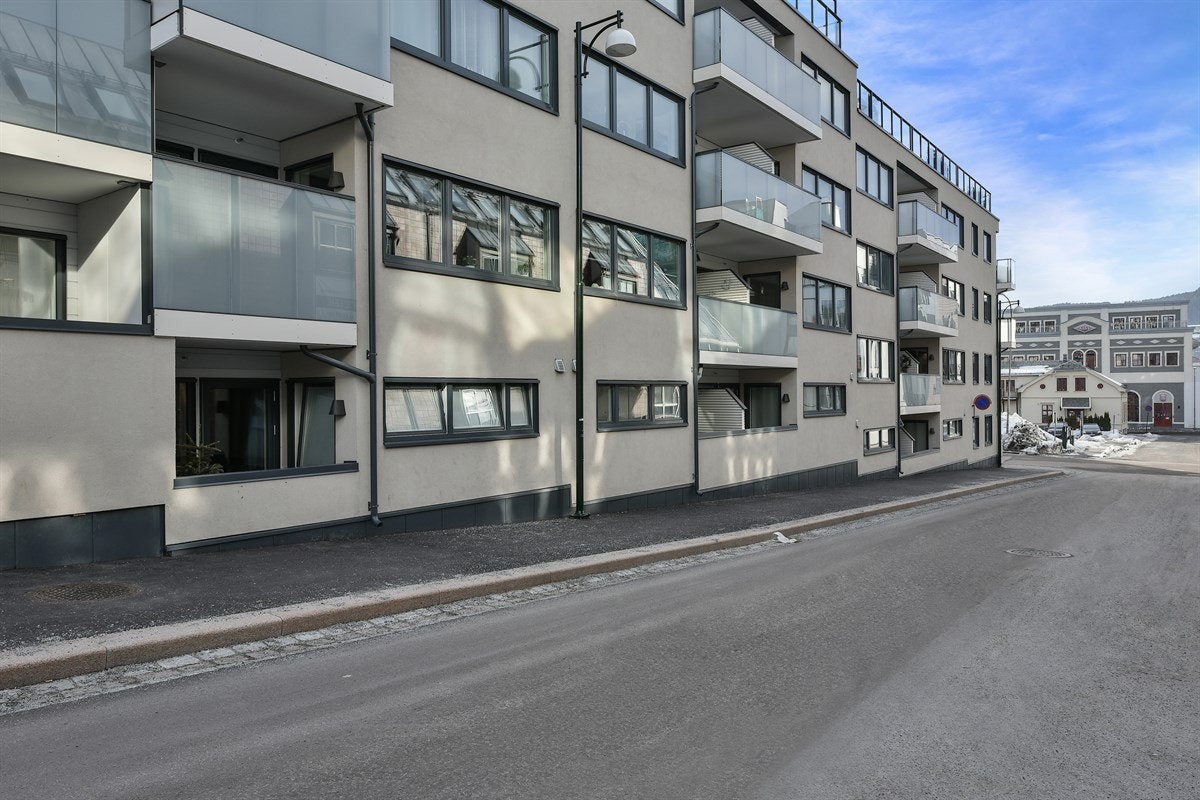 Her ligger det meste innen en radius på 1000 meter, med kort gange til flere parker og den vakre elvepromenaden med både utendørs servering, grønne lunger og badestrender. Galleribilde