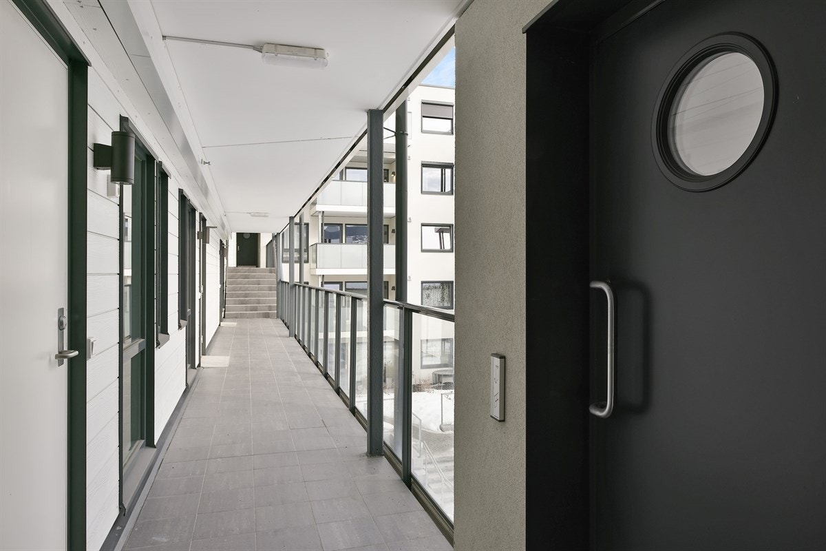 Utvendig svalgang. Galleribilde