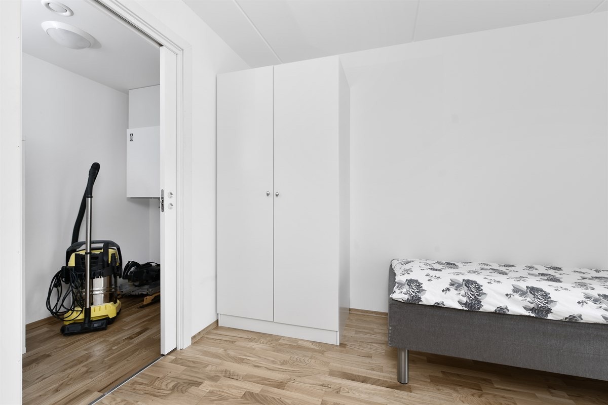 Skyvedør inn til en praktisk bod. Galleribilde