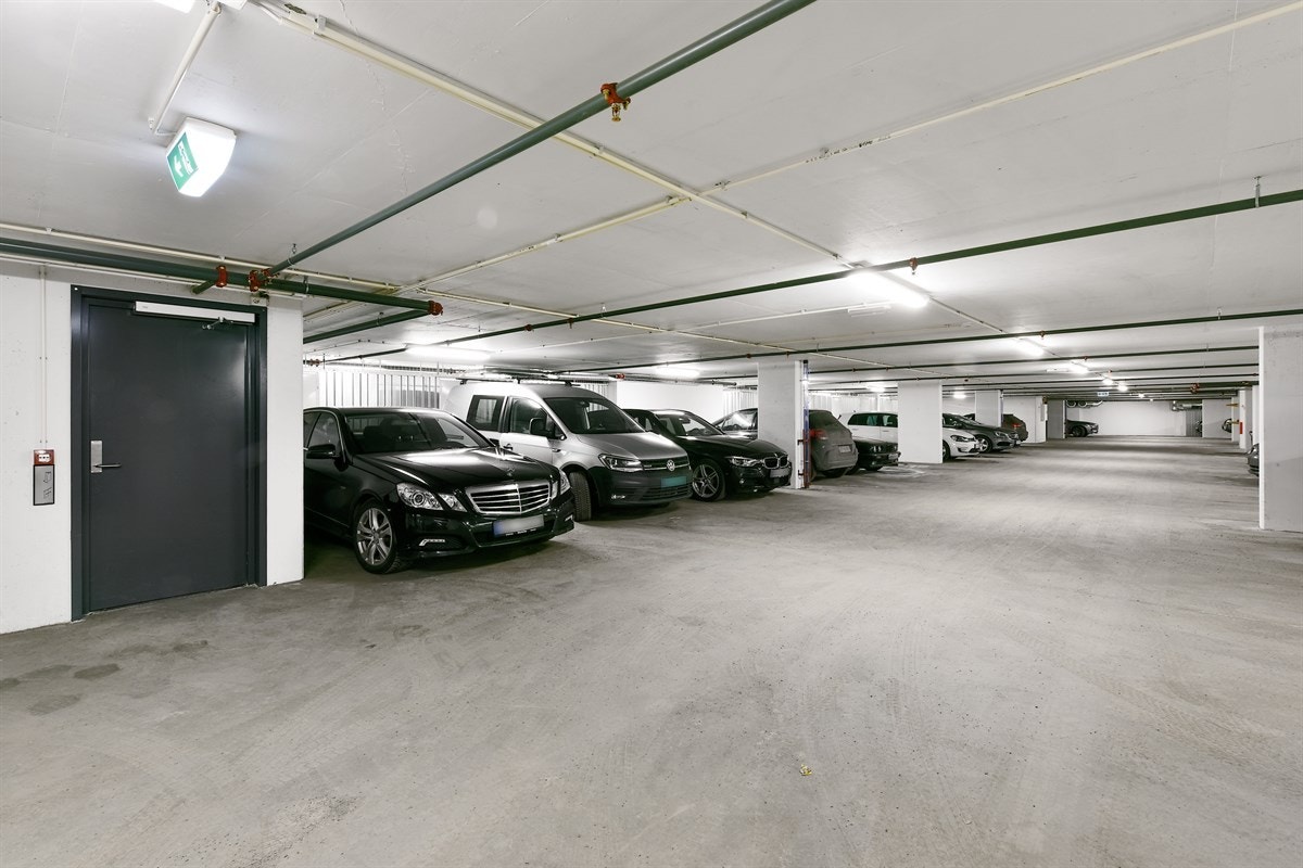Til leiligheten følger én garasjeplass i felles garasjeanlegg. Galleribilde