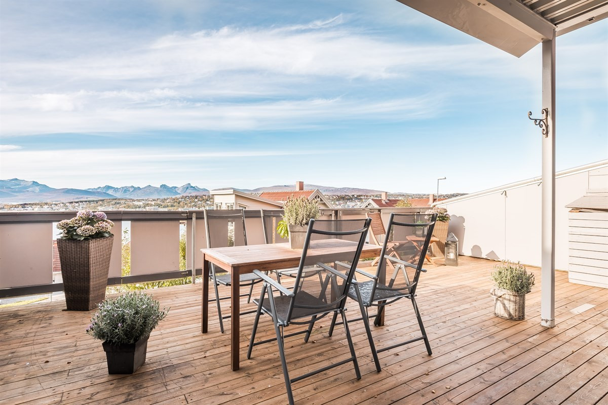 God plass på veranda