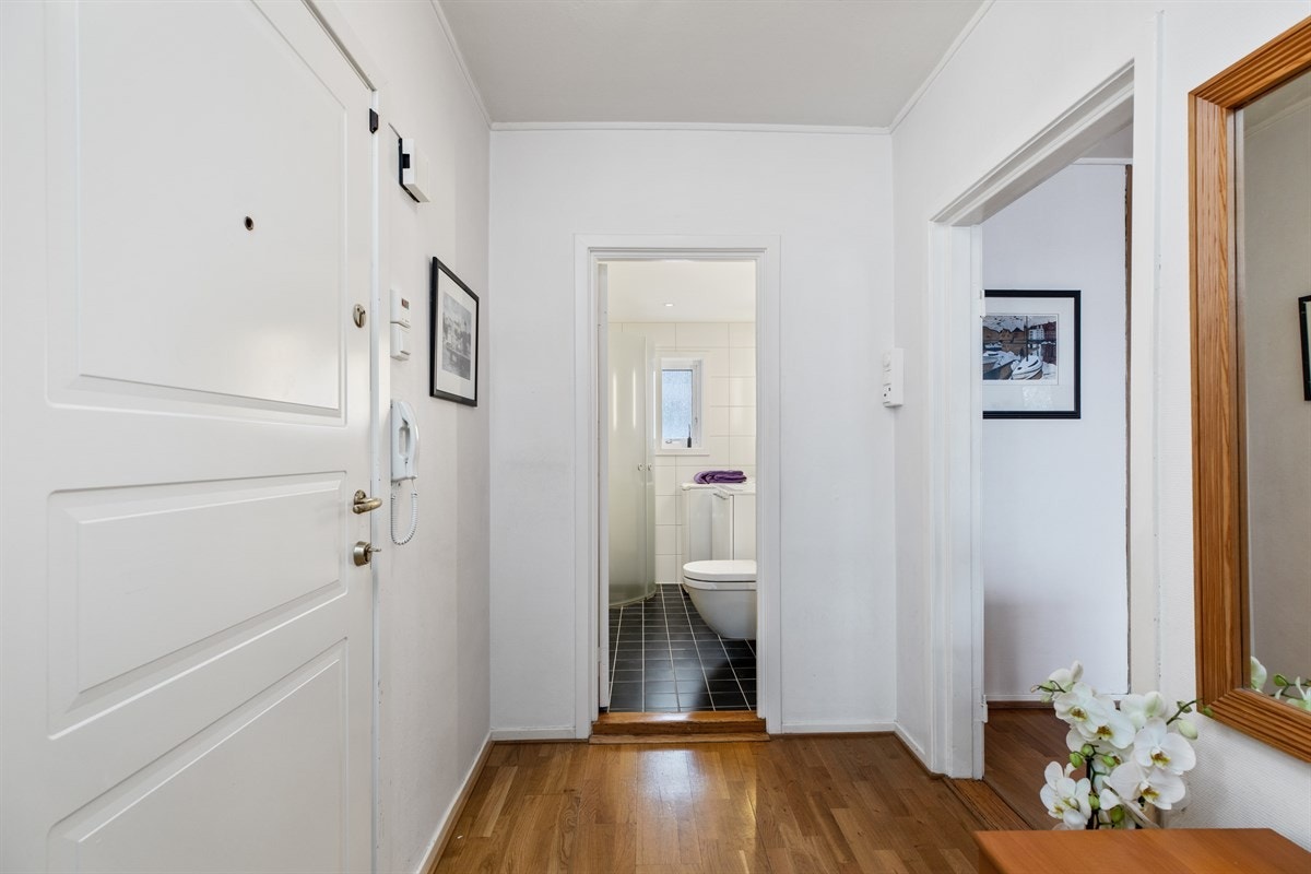 Solid brann- og lydklassifisert dør med sikkerhetslås Galleribilde