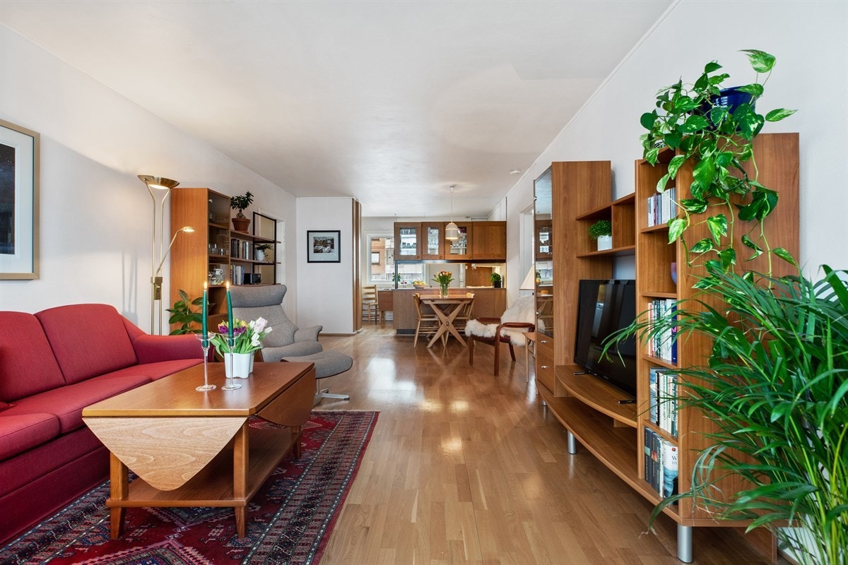 Boligen har parkettgulv i alle rom, med tykkelse som kan slipes og lakkes/oljes Galleribilde