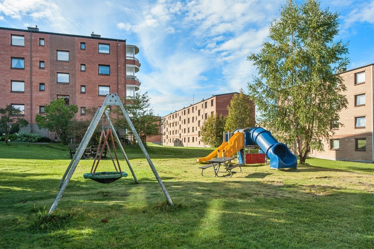Lekeplass i nabolaget Galleribilde
