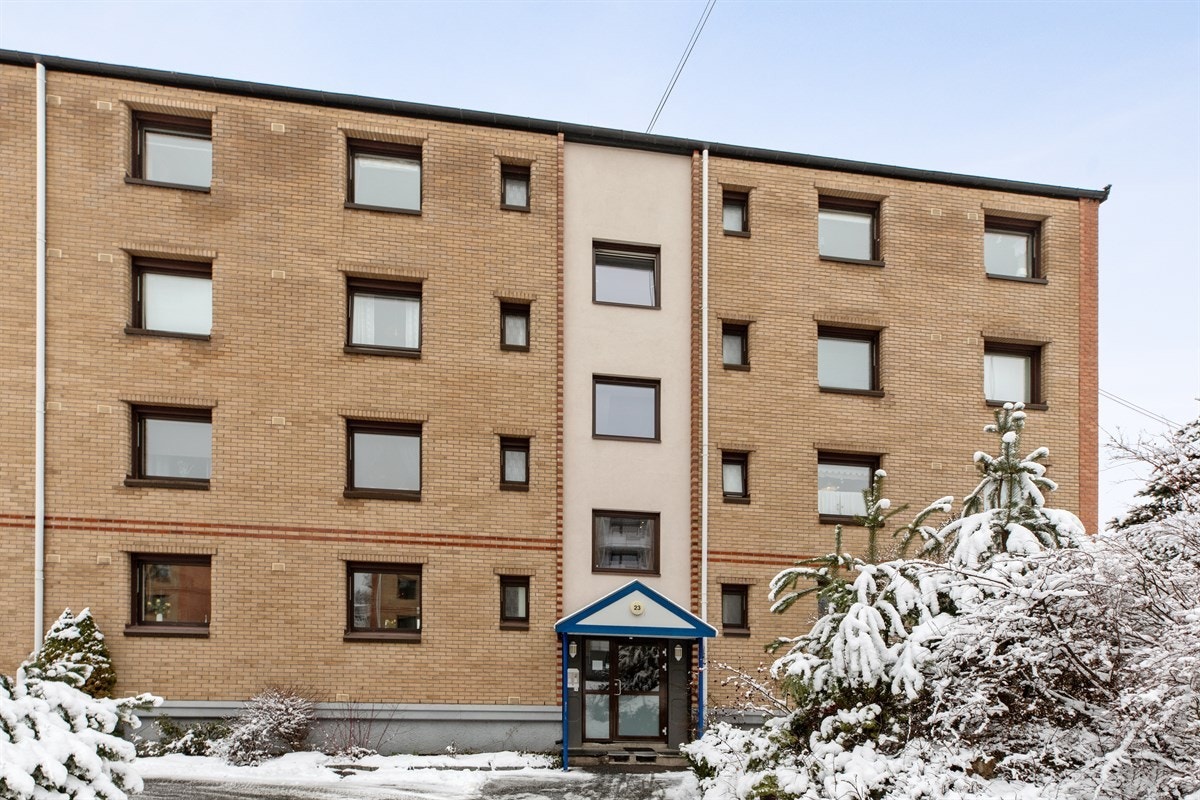 Fasade mot Bølerskrenten. Bygningene ble etterisolert med ny teglfasade i 1997 Galleribilde