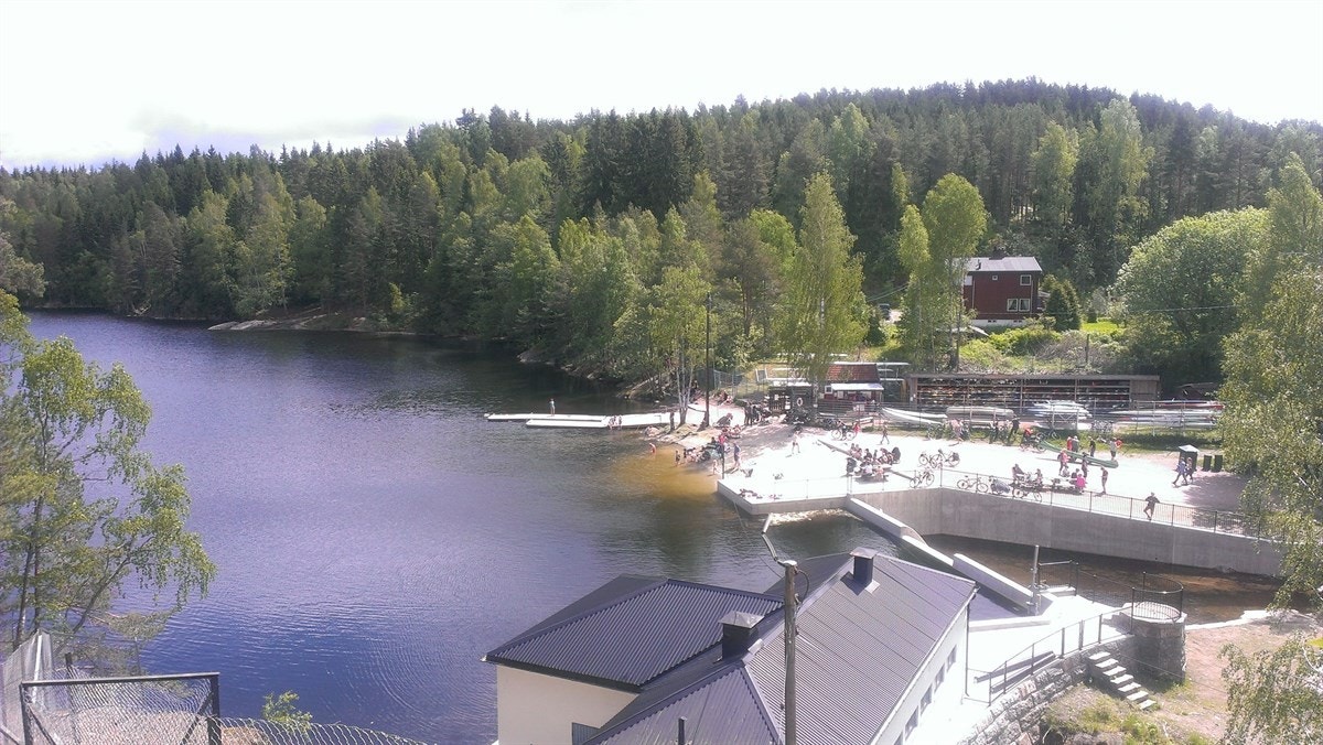 Badeplassen ved Rustadsaga Galleribilde