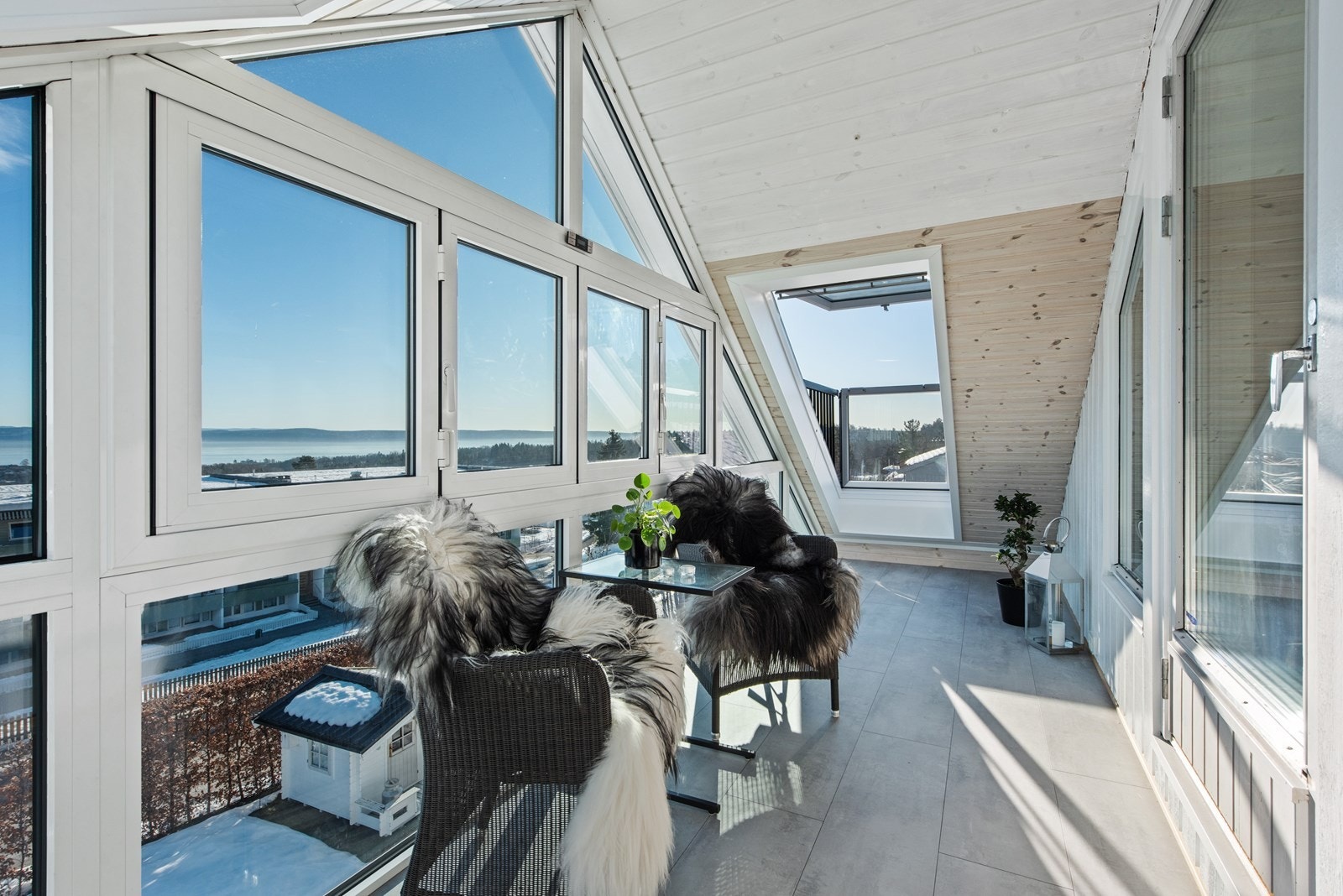 2.etasje: Deilig hagestue med utgang fra soverom. Galleribilde