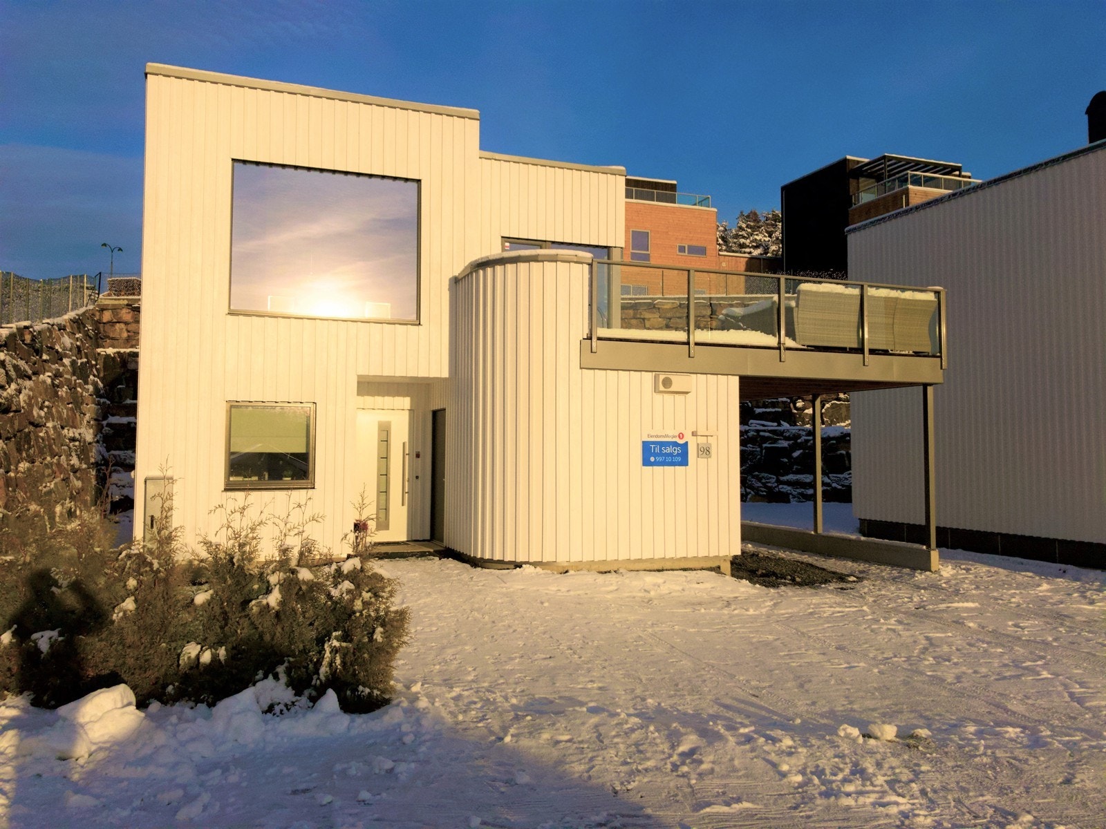 Velkommen til Feltspatveien 98!- En meget flott enebolig med barnevennlig beliggenhet Galleribilde