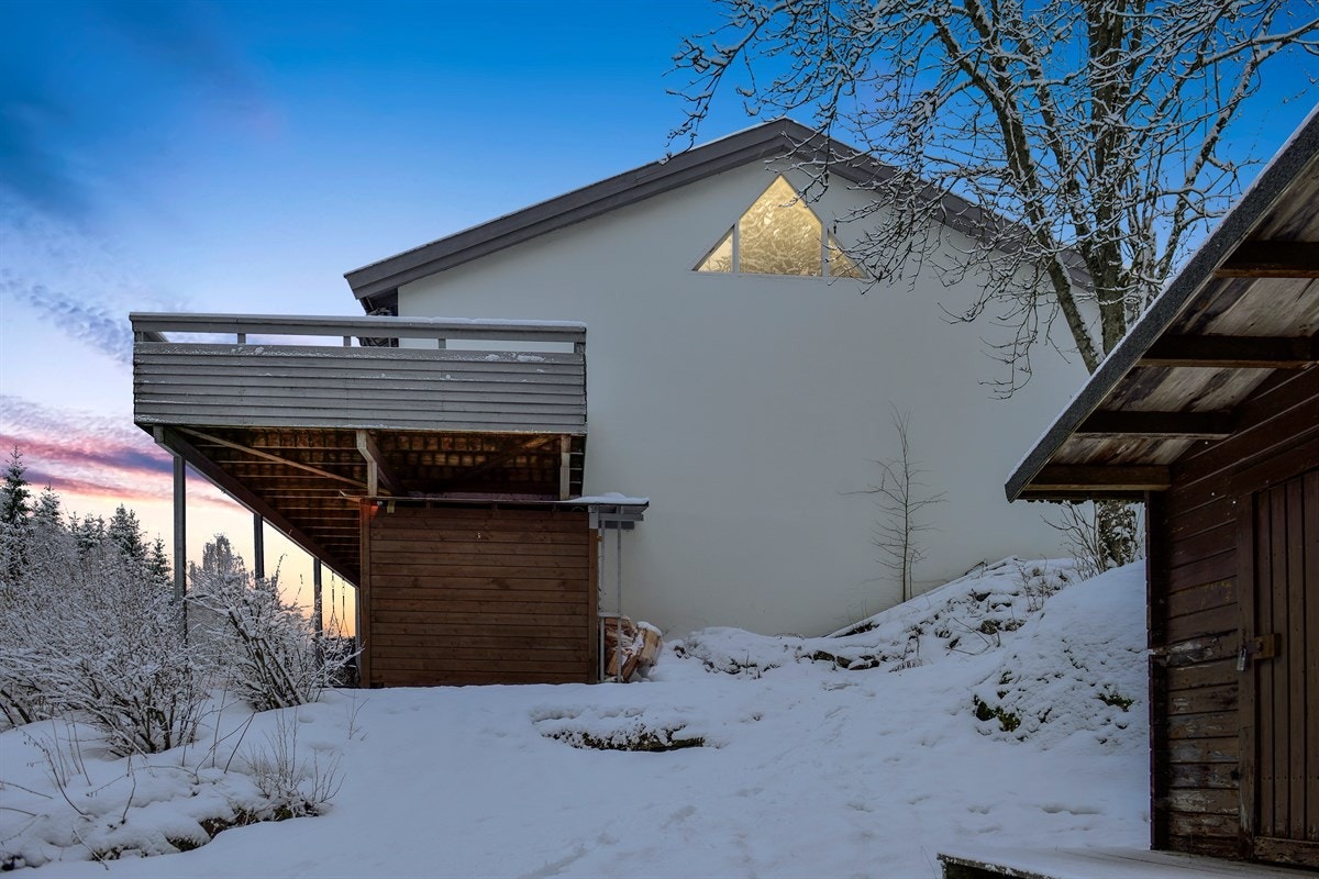 Fasaden fra siden. Galleribilde