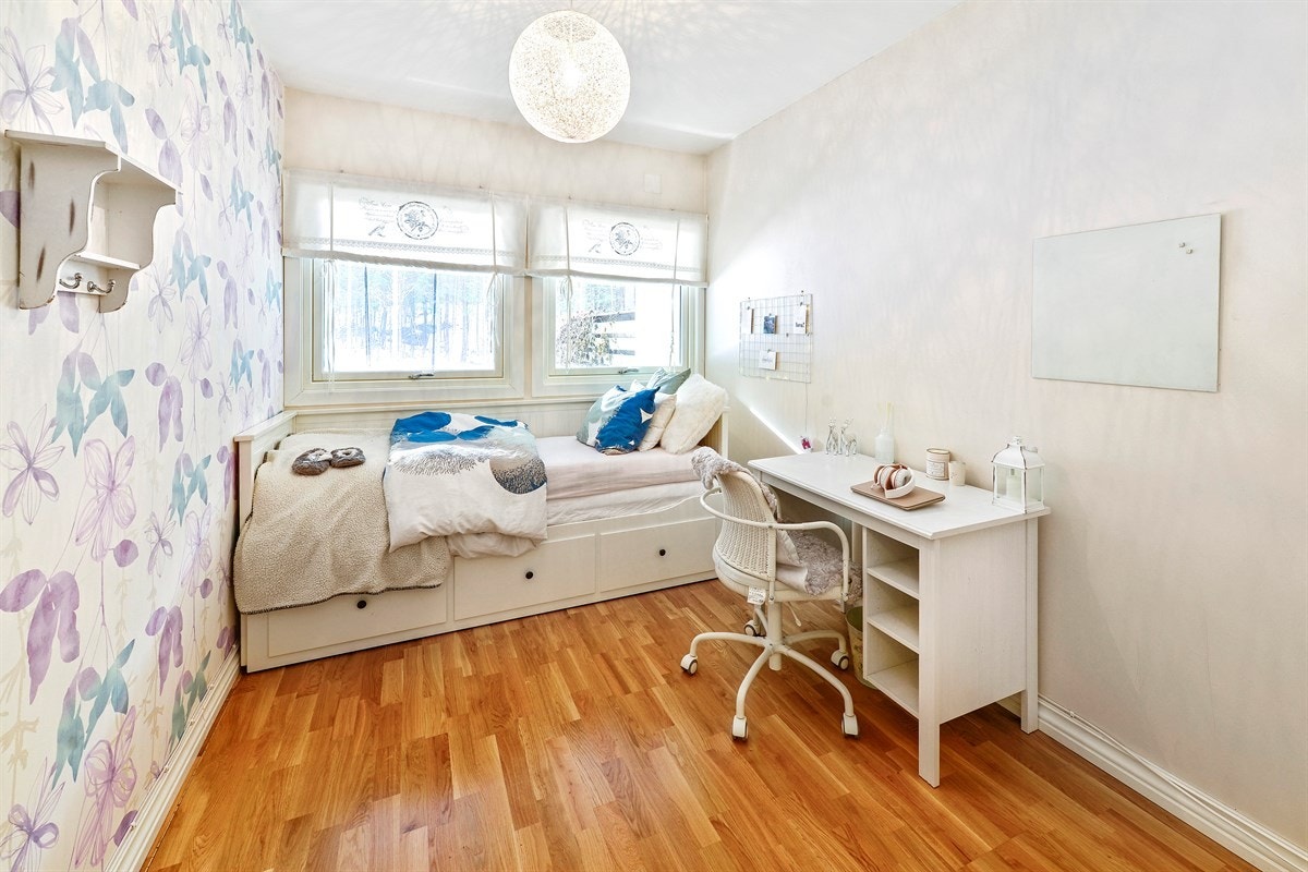 Soverommene har god plass til seng, garderobe og eventuelt leksepult. Galleribilde