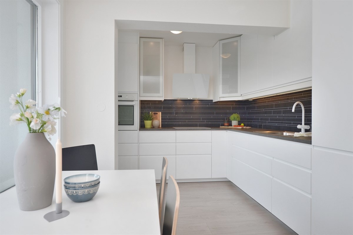 Plass til spisebord mellom kjøkken og stue Galleribilde