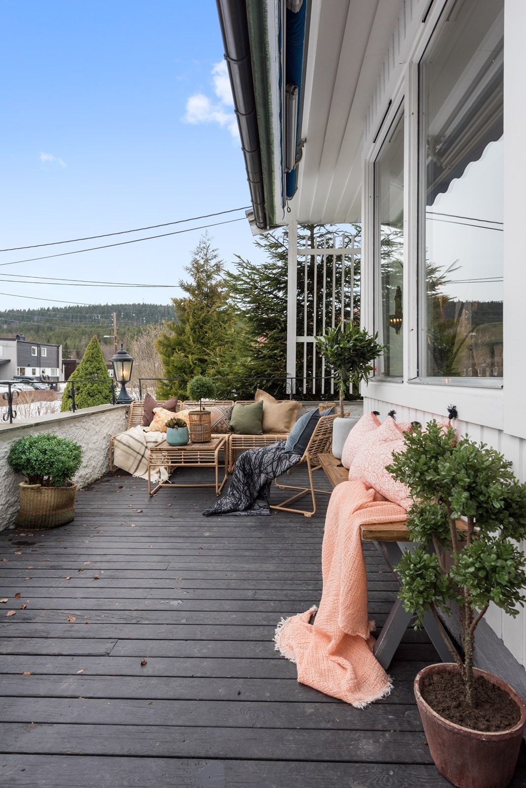 Terrassen fungerer som en utvidelse av stuen på sommerstid. Galleribilde