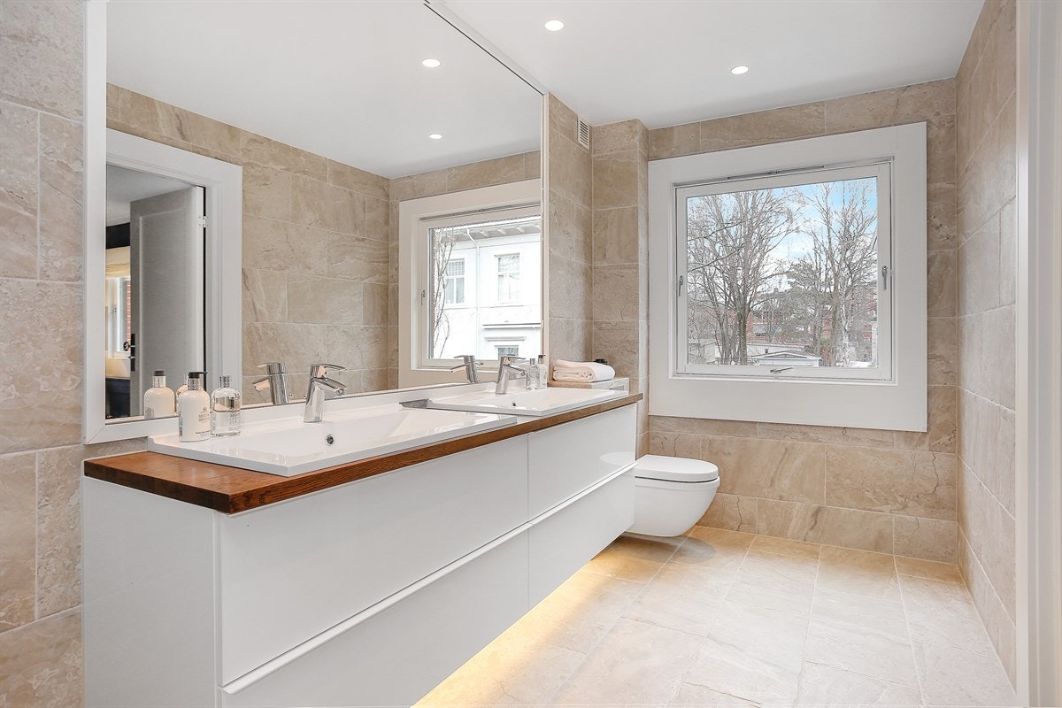 Bad i tilknytning til hovedsoverom. Galleribilde