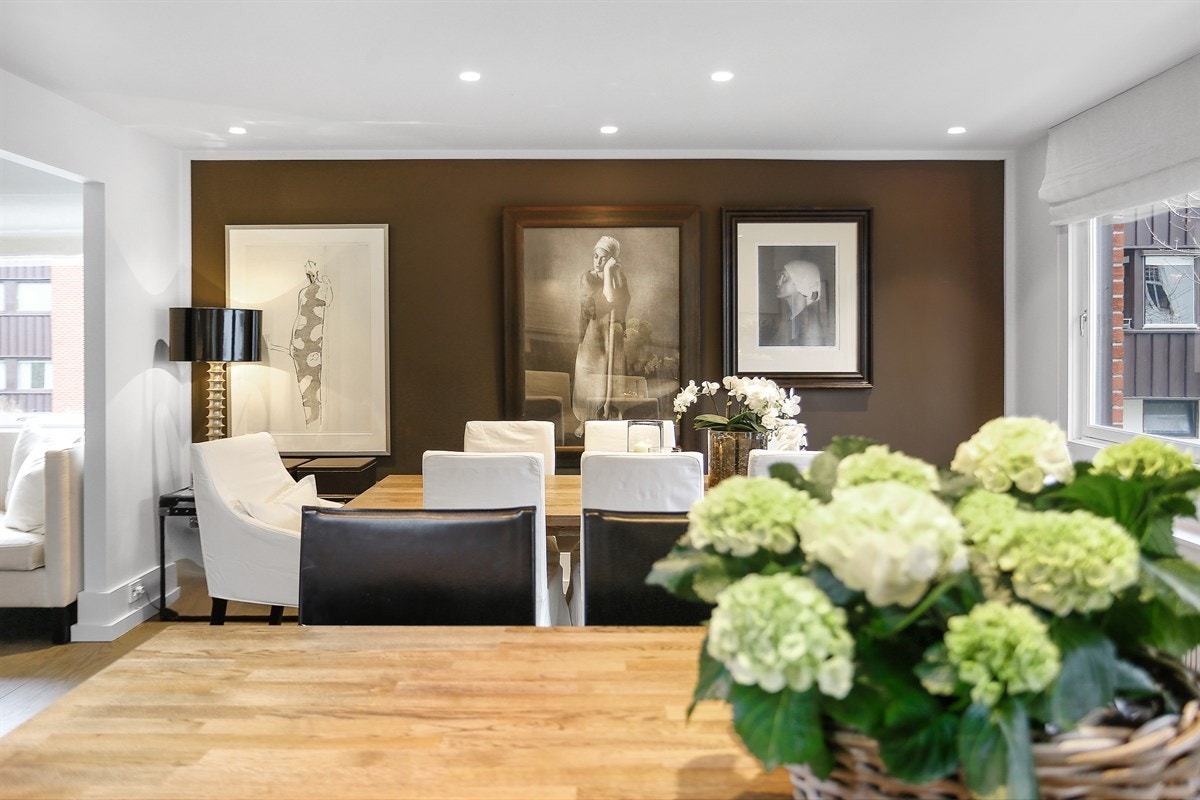 Romslig spiseplass Galleribilde