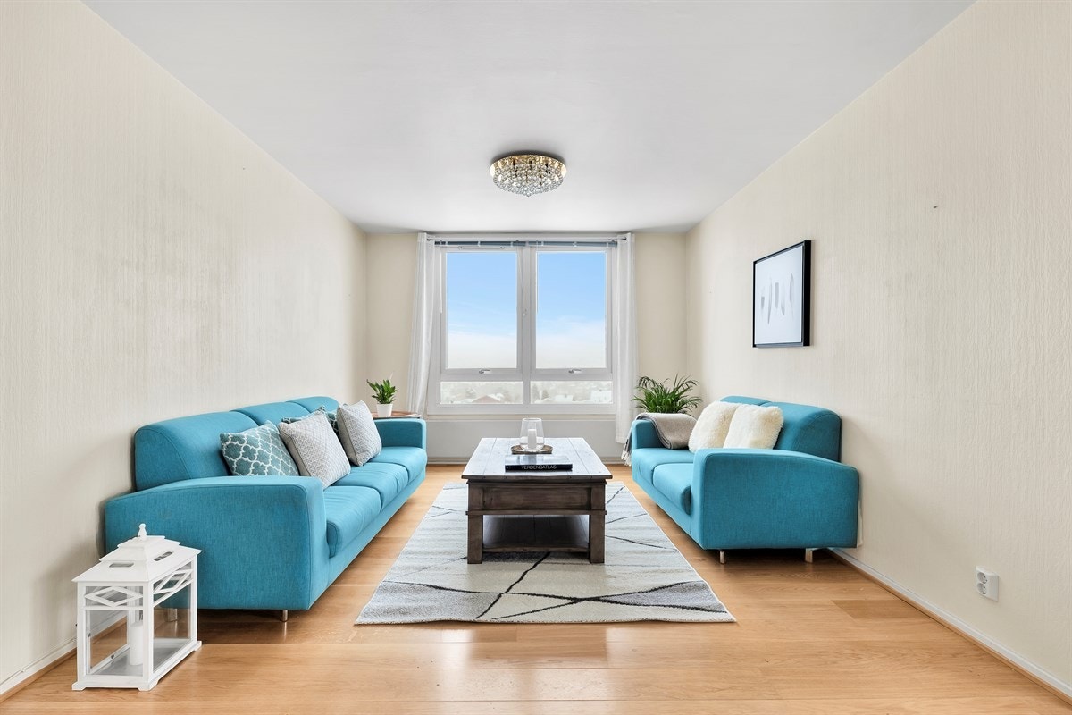 De store vindusflatene og byggets interne beliggenhet bidrar til økt trivsel samt enormt innslipp av naturlig sollys. Galleribilde