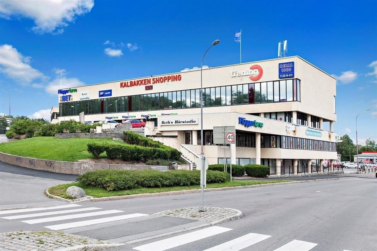 Området byr på et eldorado av fasiliteter. Hva med en spennende kebab på bislett kebab? Eller kanskje forbrenne kaloriene på "Bare trening" eller Sats Elexia! Galleribilde