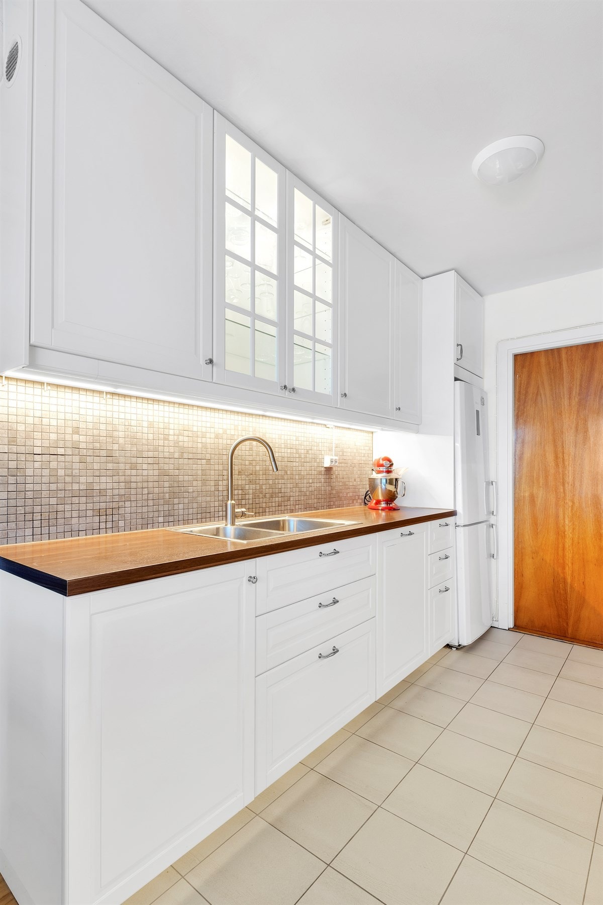 Kjøkkenet fra 2015, leveres med hvitevarer. Galleribilde