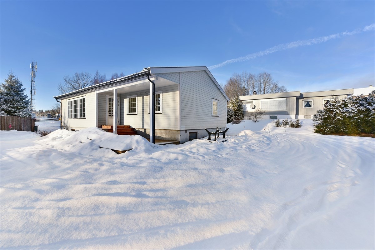 Konnerud har marka som nærmeste nabo, hvor merkede stier, turveier og usjenerte fiskevann byr på naturopplevelser året gjennom. Galleribilde