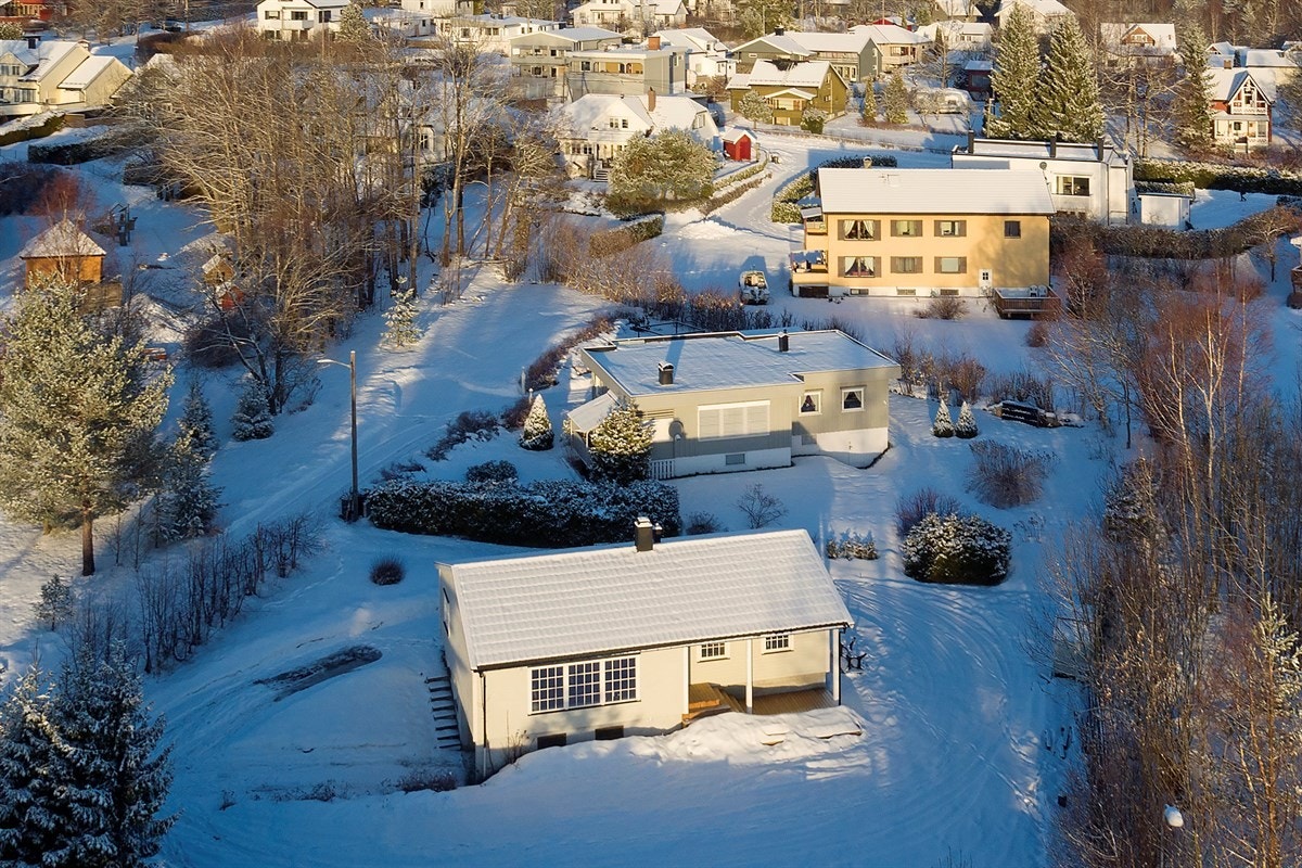 Eiendommen ligger i et meget attraktivt boområde og kan by på en delvis inngjerdet hage. Galleribilde