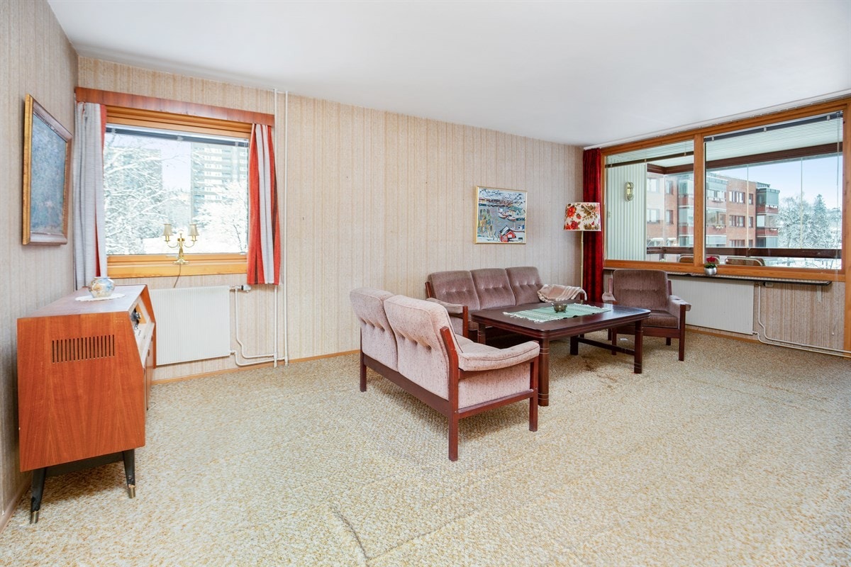 Det er varmtvann og fyring inkludert i felleskostnadene. Galleribilde