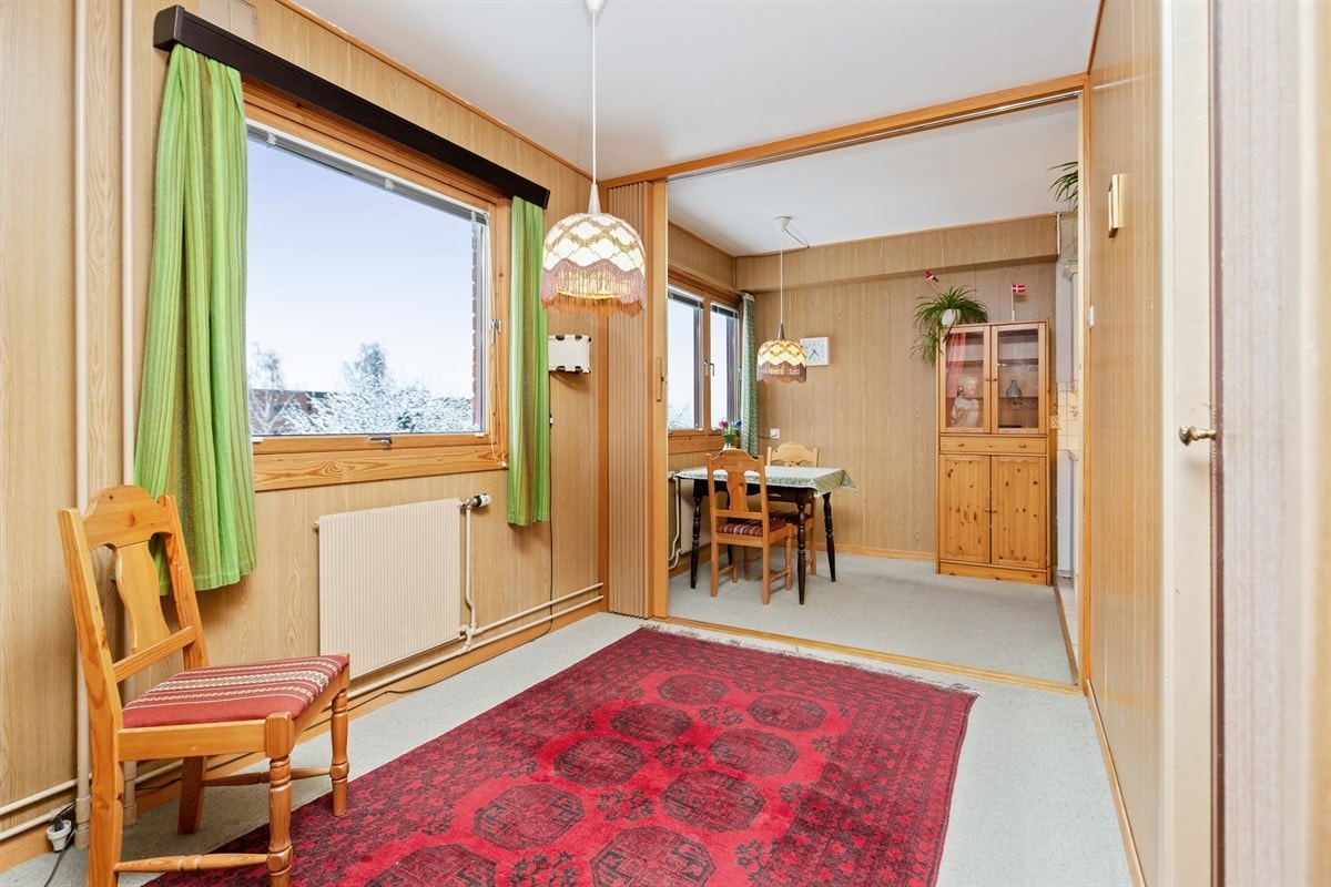 Spisestue mellom kjøkken og stuen Galleribilde